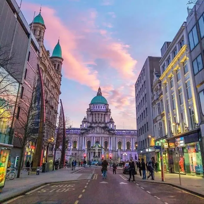 Vibrant City Centre Townhouse With Free Parking Rare Outdoor Patio Belfast