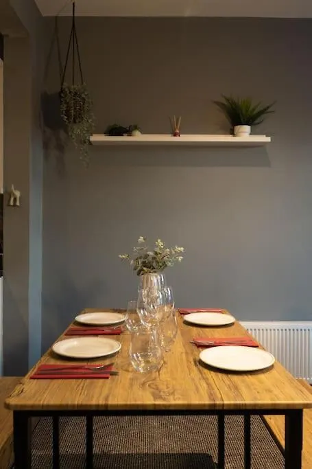 Vibrant City Centre Townhouse With Free Parking Rare Outdoor Patio Belfast United Kingdom