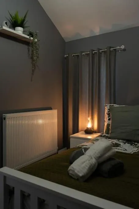 Vibrant City Centre Townhouse With Free Parking Rare Outdoor Patio Belfast 0*,