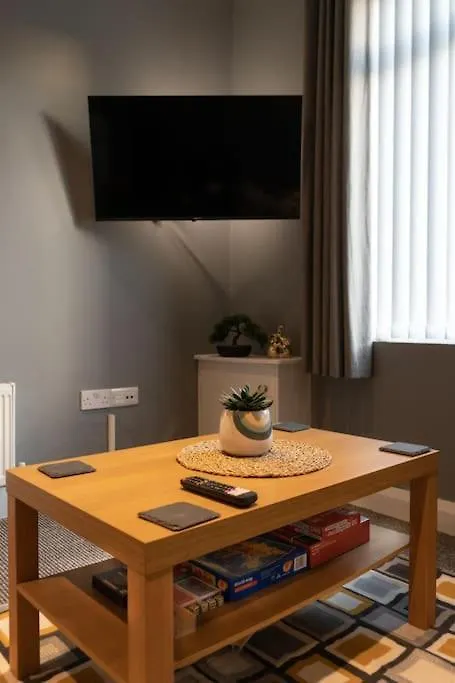 Vibrant City Centre Townhouse With Free Parking Rare Outdoor Patio Belfast