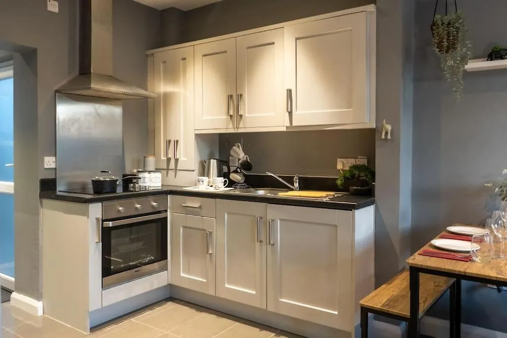 Holiday home Vibrant City Centre Townhouse With Free Parking Rare Outdoor Patio Belfast United Kingdom